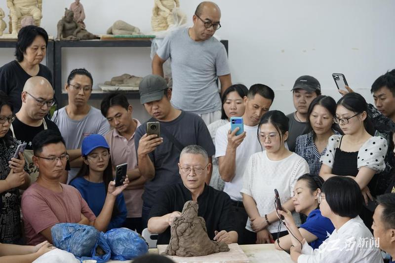 景德鎮陶瓷大學:“景德鎮手工制瓷技藝(陶瓷雕塑創作)”傳承人研修班圓滿結業 景德鎮陶瓷大學:“景德鎮手工制瓷技藝(陶瓷雕塑創作)”傳承人研修班圓滿結業