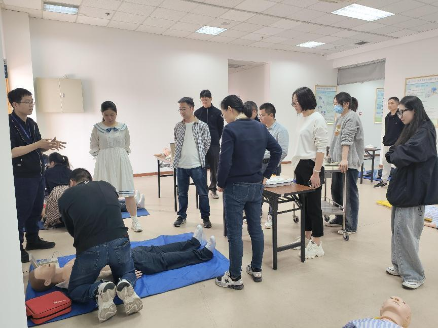 溫醫大成功舉辦首期中小學教師常用急救技能培訓班 溫醫大成功舉辦首期中小學教師常用急救技能培訓班