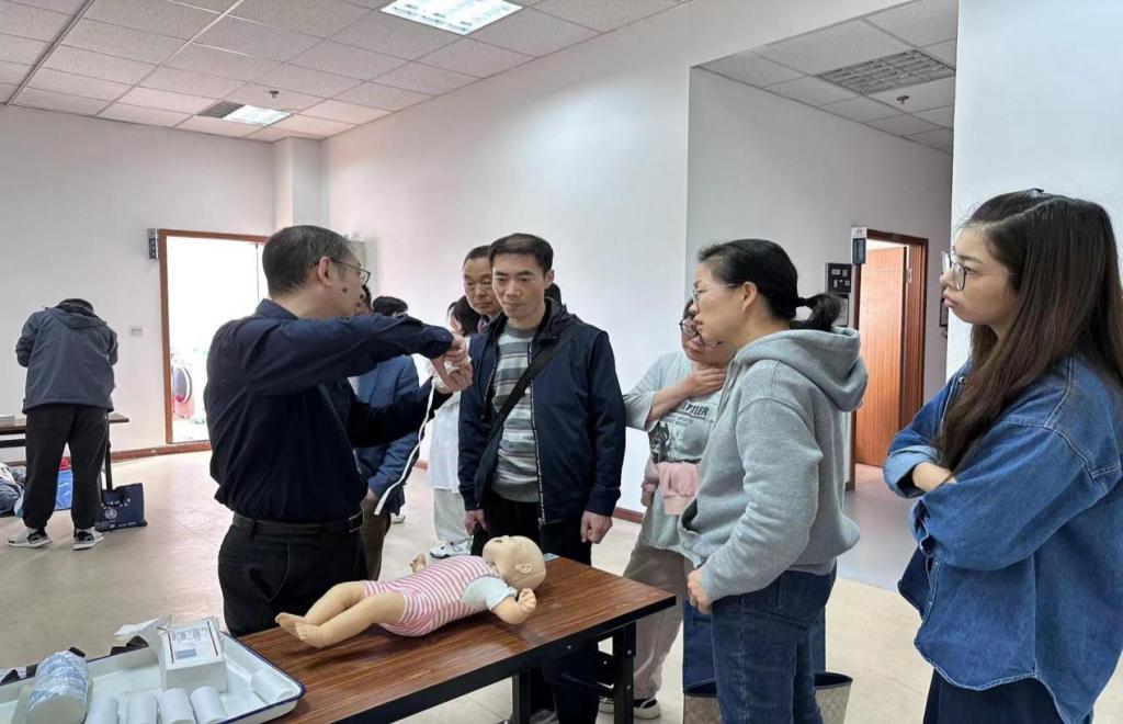 溫醫大成功舉辦首期中小學教師常用急救技能培訓班 溫醫大成功舉辦首期中小學教師常用急救技能培訓班