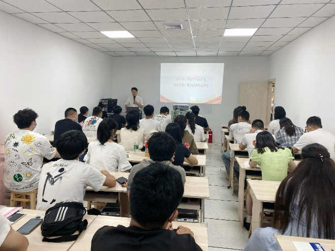 貫徹黨代會精神踔厲奮發譜新篇——學校黨委副書記、校長謝育新深入辦學一線講思政課