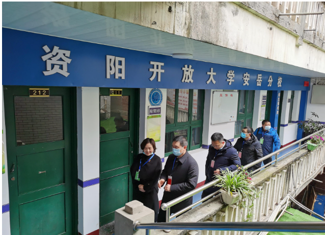 四川開放大學校長楊俊輝巡視指導資陽開大系統考試工作