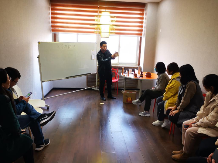 我校第五黨支部舉辦健康養生沙龍