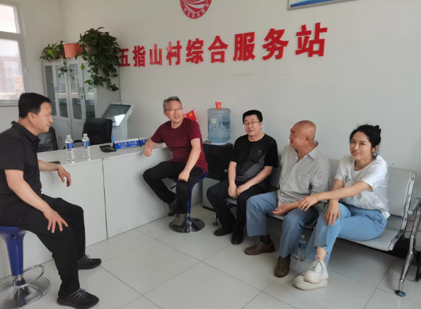 秦皇島開放大學紀檢書記李鵬、副校長孫磊華慰問駐村工作隊