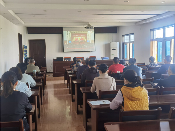 繼續教育學院（蚌埠開放大學）集中收看黨的二十大開幕會盛況
