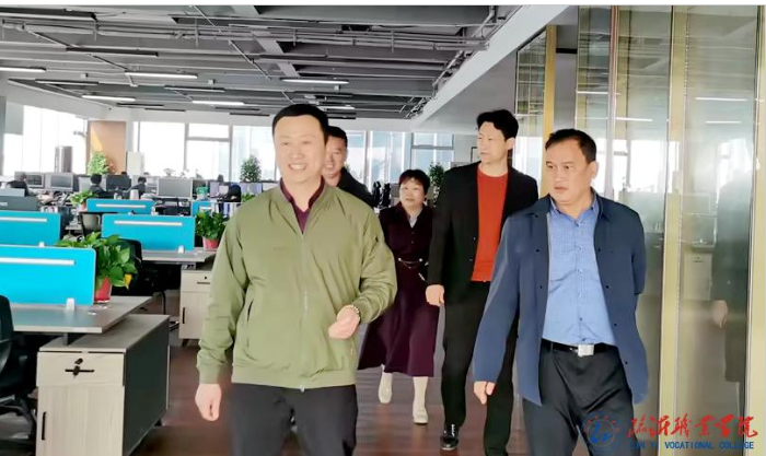 學校領導帶領現代建筑學院赴企業走訪調研