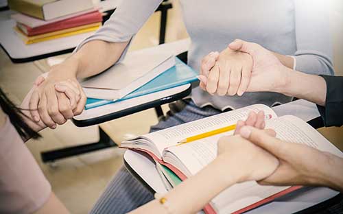 今年成人高考報名的時間是多久？什么時候出成績和分數線？