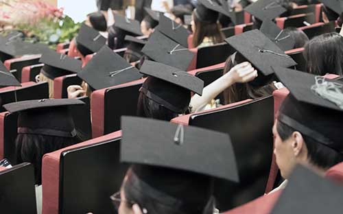 大學學歷提升在哪里網上報名？成人教育的優勢是什么？