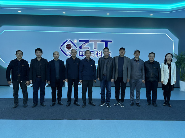 我校機電工程學院與南通市創造發明學會聯合中天科技裝備電纜公司舉行主題黨日活動