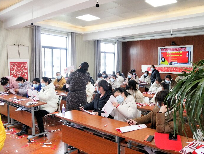 非遺剪紙進校園 阜開學子裁新篇