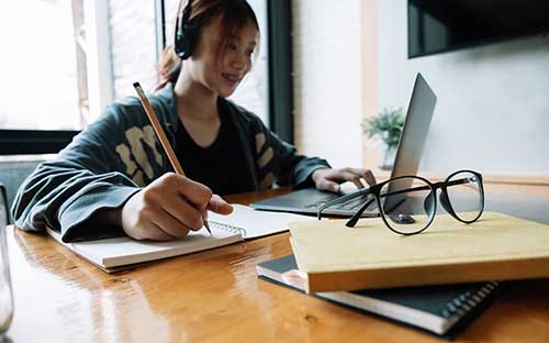 國家開放大學專科的招生專業有哪些？需要去學校上課嗎？