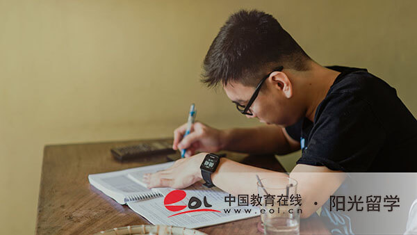 報名讀濟南大學3加1國際本科班學費多少錢一年