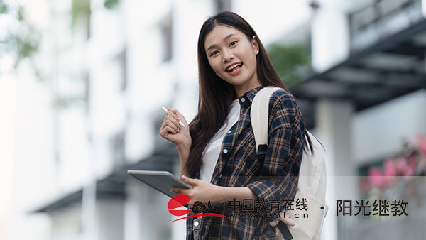 自考專科商務英語有哪些科目？如何高效備考？