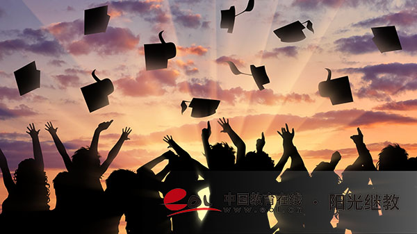 自考費用大概是多少？什么時候可以申請畢業？